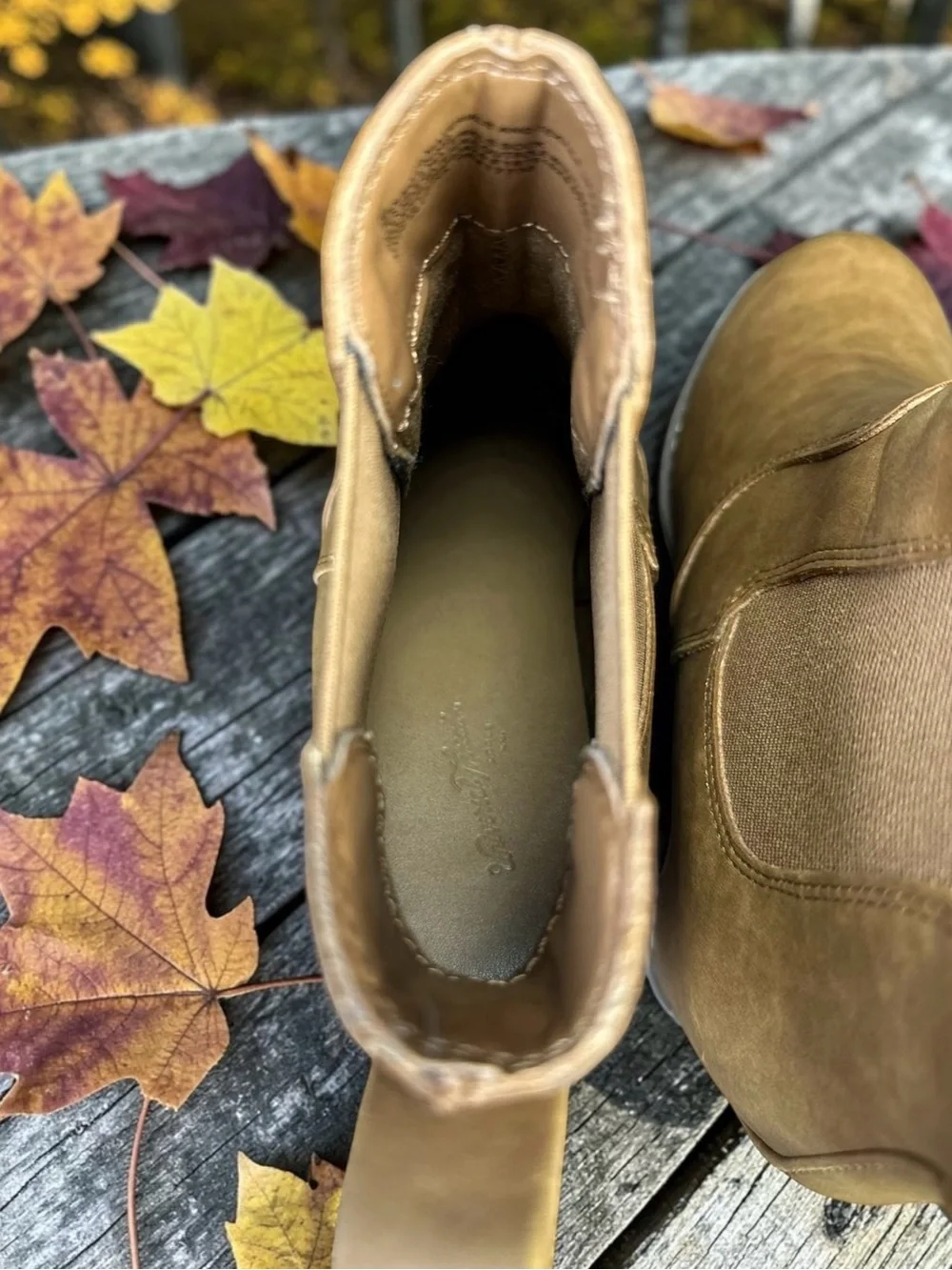 Universal Thread Tan Wedge Chelsea Ankle Boots Women Size 6